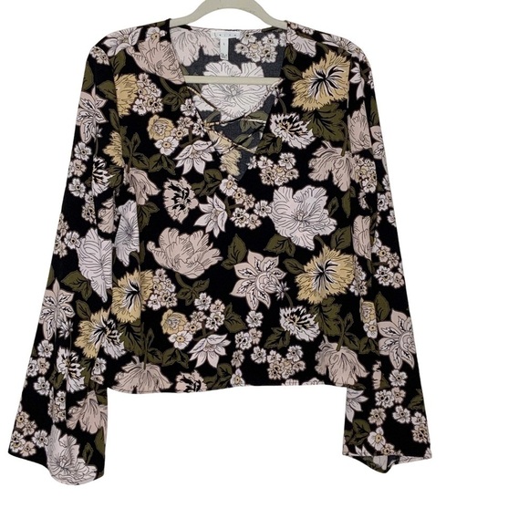 LEITH floral blouse with cris cross front details. Long wide sleeves. Size L - Picture 2 of 7